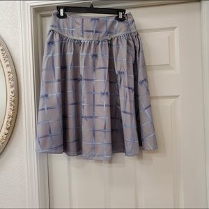 Isaac Mizrahi ladies skirt is a size 2